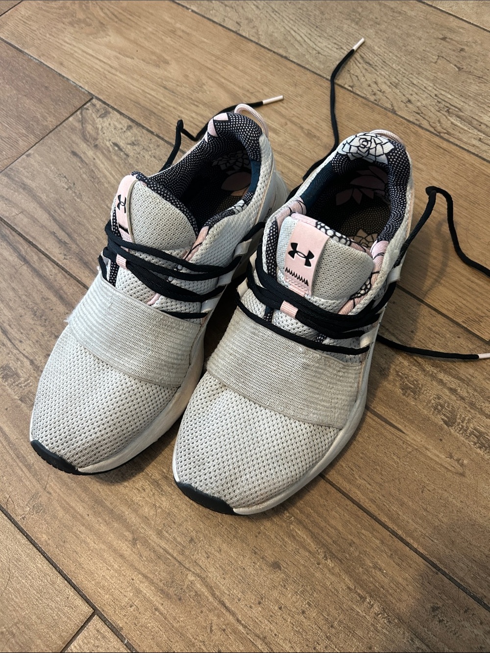 Under Armour Womens’ Lightweight Grey & Pink Athletic Sneakers Size 8.5